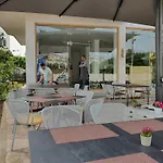 Mintt 3* Εξαμίλιο